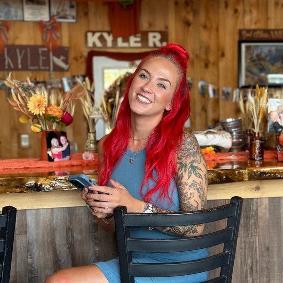 Meet your Posher, Gabby - Picture 1 of 1